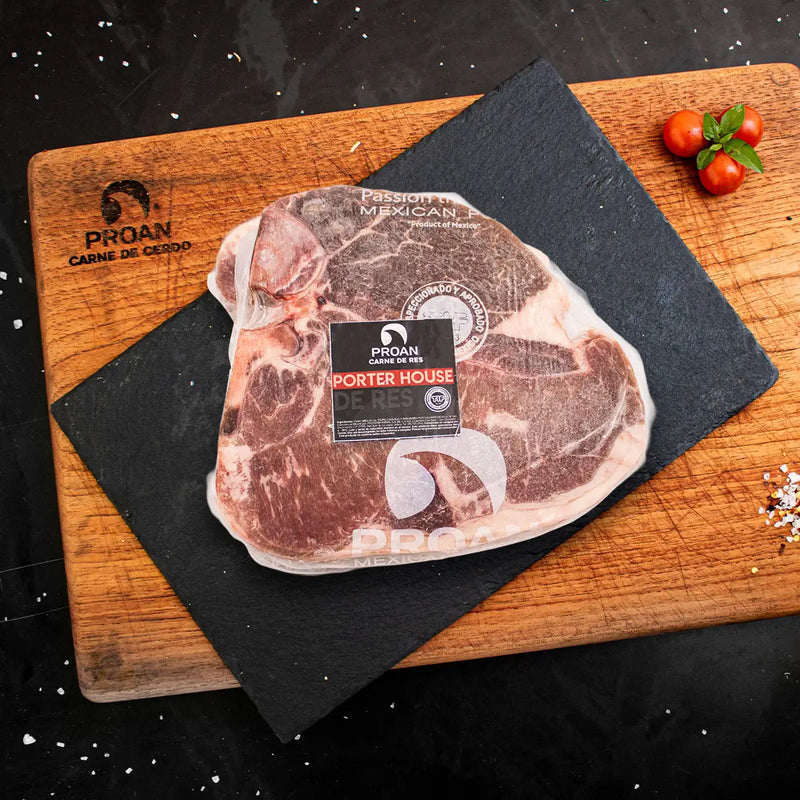 Corte porterhouse de res premium listo para cocinar.