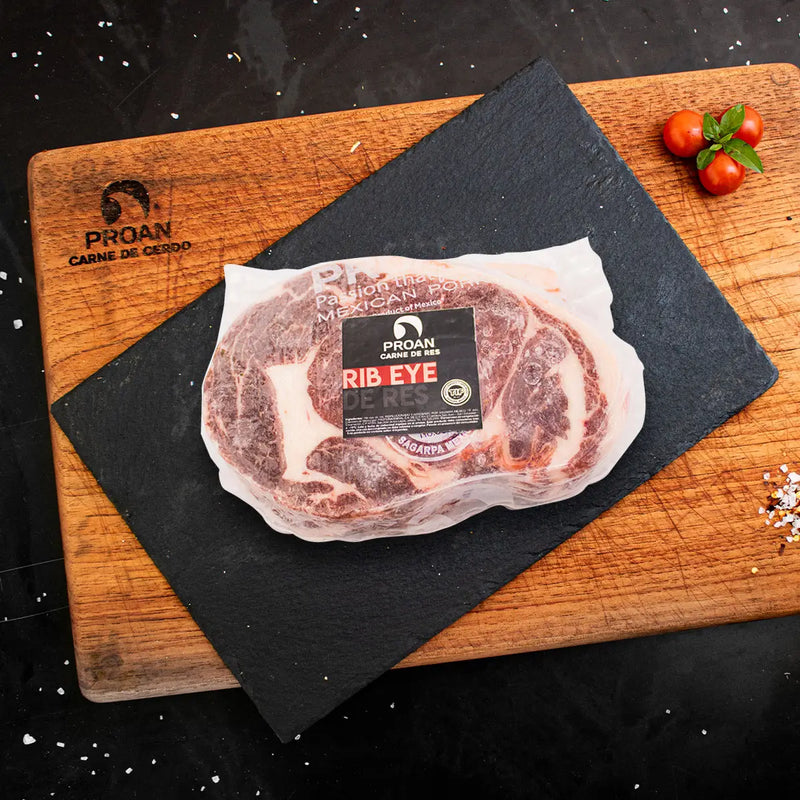Corte rib eye de res ideal para preparar en parrilla o sartén.