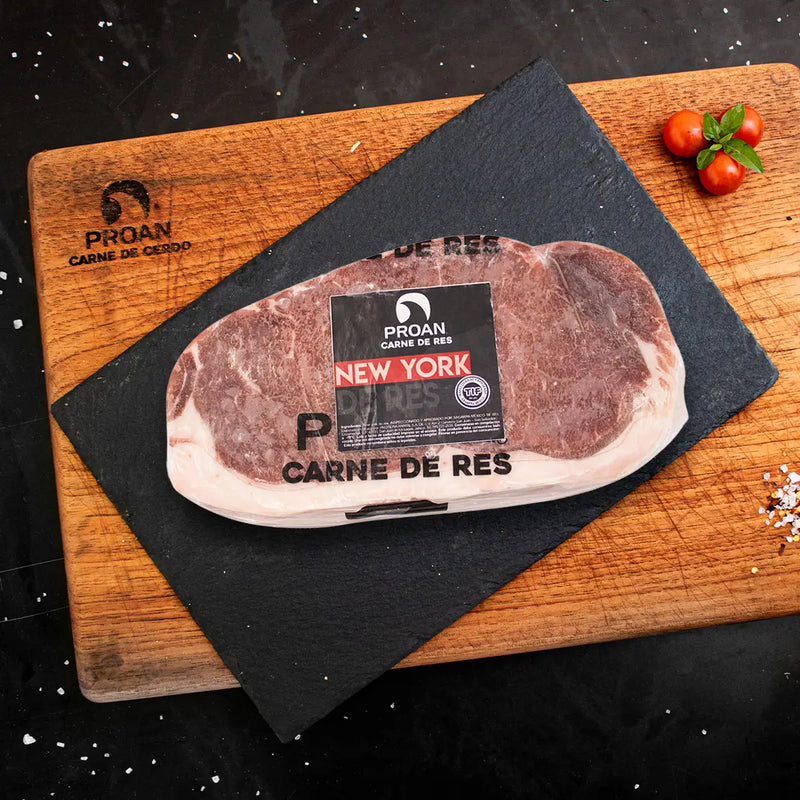 Corte New York de res premium ideal para parrilla o sartén.