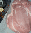 Completa tu cena con nuestra pierna de cerdo sin hueso