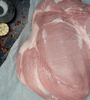 Completa tu cena con nuestra pierna de cerdo sin hueso