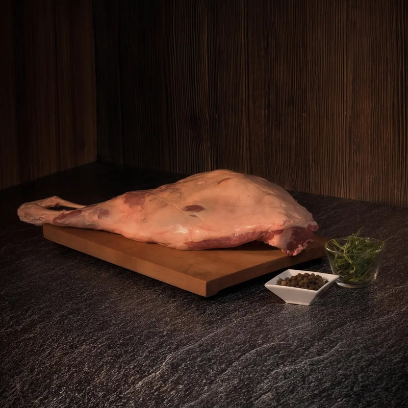 Pierna de cordero ideal para preparar al horno o a la parrilla.