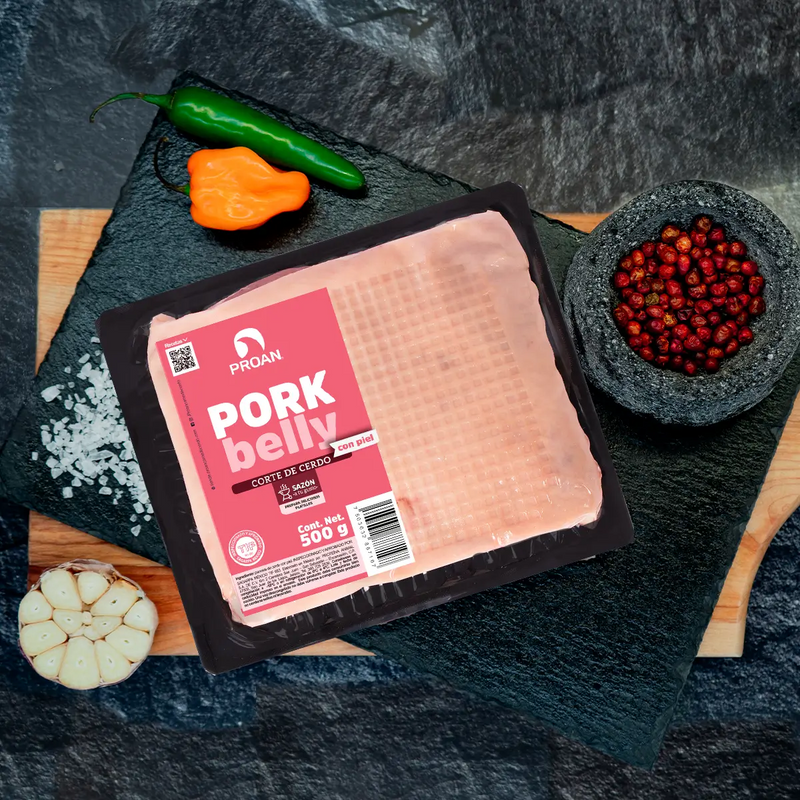 Pork belly de cerdo con piel de alta calidad listo para cocinar.