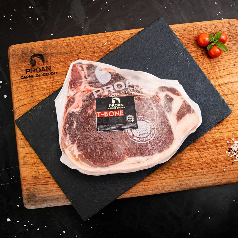 Corte T-bone de res premium ideal para parrilla.